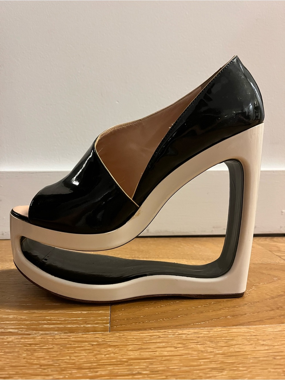 Giuseppe Zanotti Bloc SS2008 Black and Cream Cutout Platform Pump gently worn